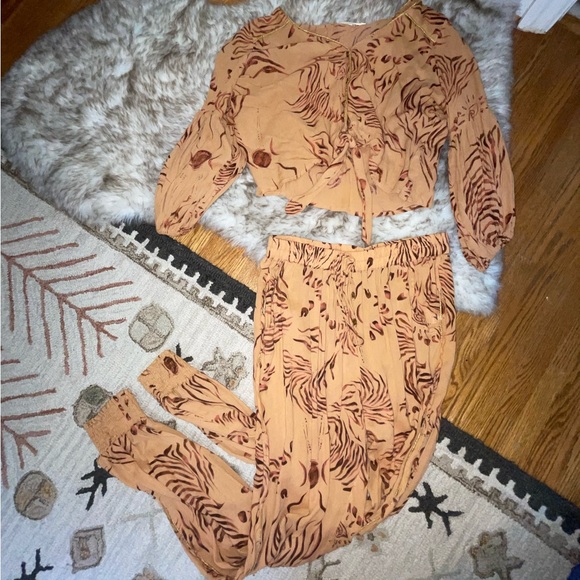 Tygris set with gold piping - Picture 1 of 6